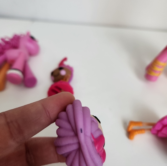 3 Lalaloopsy Mini Dolls and 2 Horses 🐎 Scone Featherbed Macedamia Marina Sahara - Picture 9 of 15